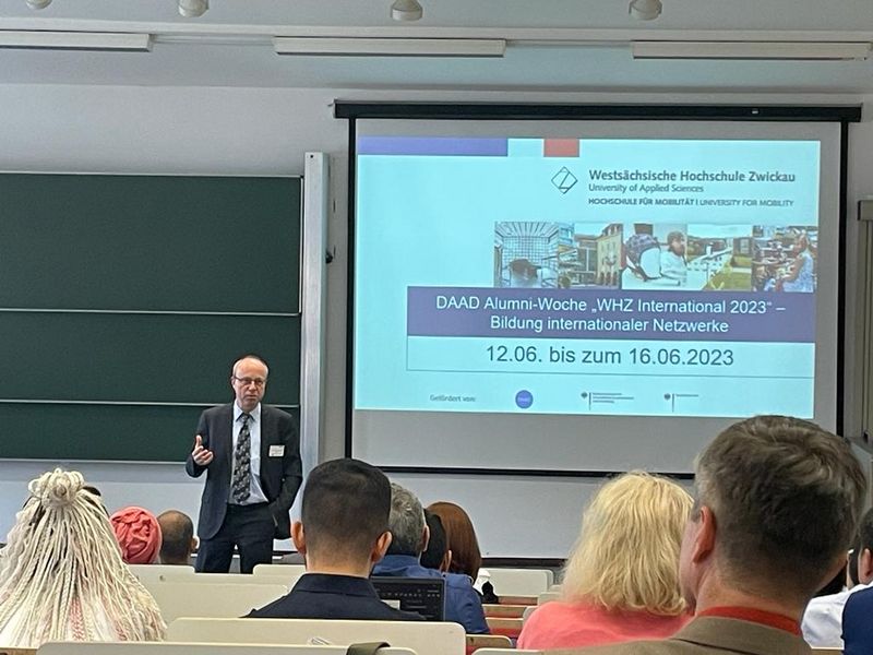 Foto: DAAD Alumni-Woche, Alumnis hören einem Vortrag zu