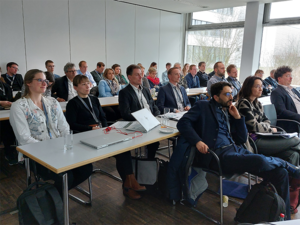 Foto: Kongress der Gesellschaft für Arbeitswissenschaften (GfA), Teilnhemende lauschen einem Vortrag