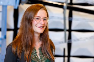 Foto: Mitarbeiterin im Studierendensekretariat Linda Pöschl B.A. (Quelle: Helge Gerischer)