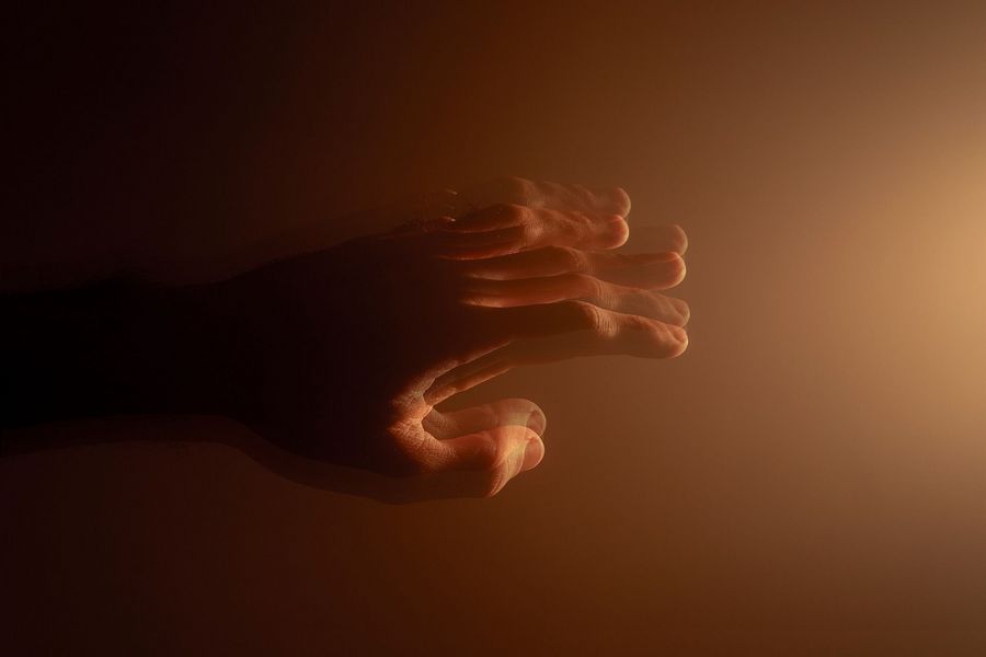 zitternde Hand