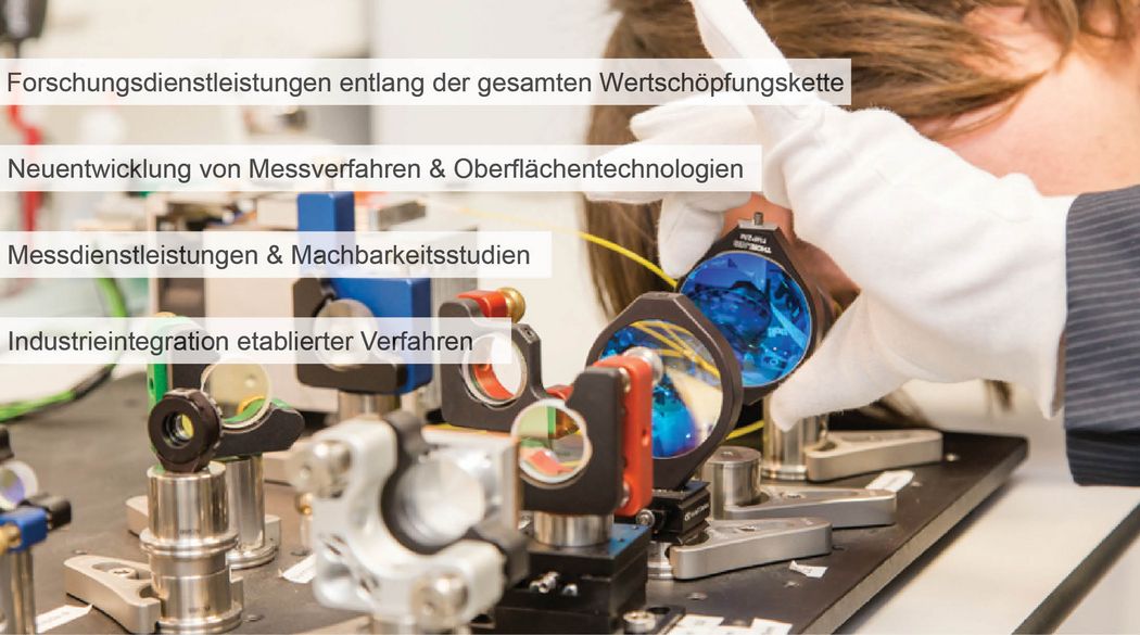 Foto: Ein optischer Versuchsaufbau. Forschungsdienstleistungen entlang der gesamten Wertschöpfungskette, Neuentwicklungen von Messverfahren und Oberflächentechnologien, Messdienstleistungen und Machbarkeitsstudien, Industrieintegration etablierter Verfahren.