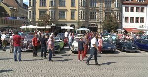 Über 100 Fahrzeuge präsentierten sich zur Freude vieler Schaulustiger auf dem Hauptmarkt.