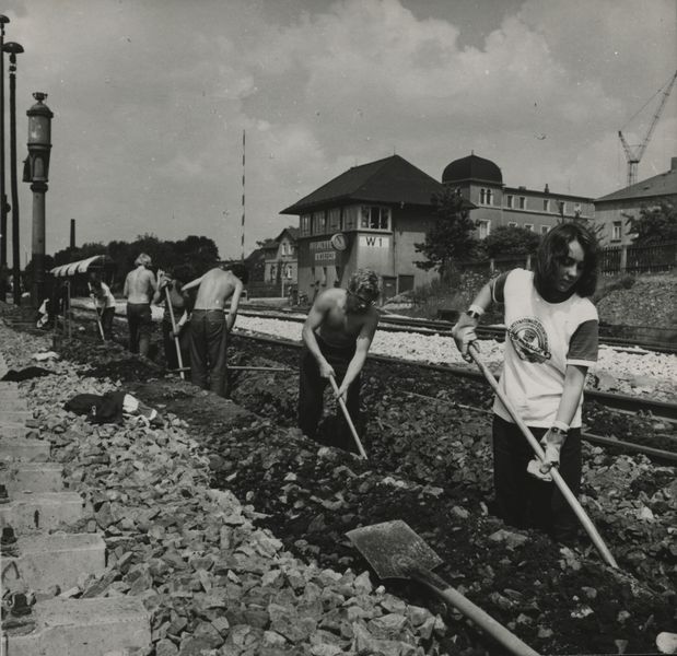 Foto: Arbeitseinsatz, Archivbild, schwarz-weiß