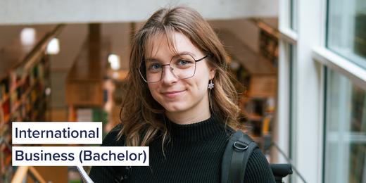weibliche Person in Bibliothek