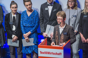 Foto: Frau Prof. Dr. Silke Heßberg bei der Dankesrede in der Print Academy Heidelberg.