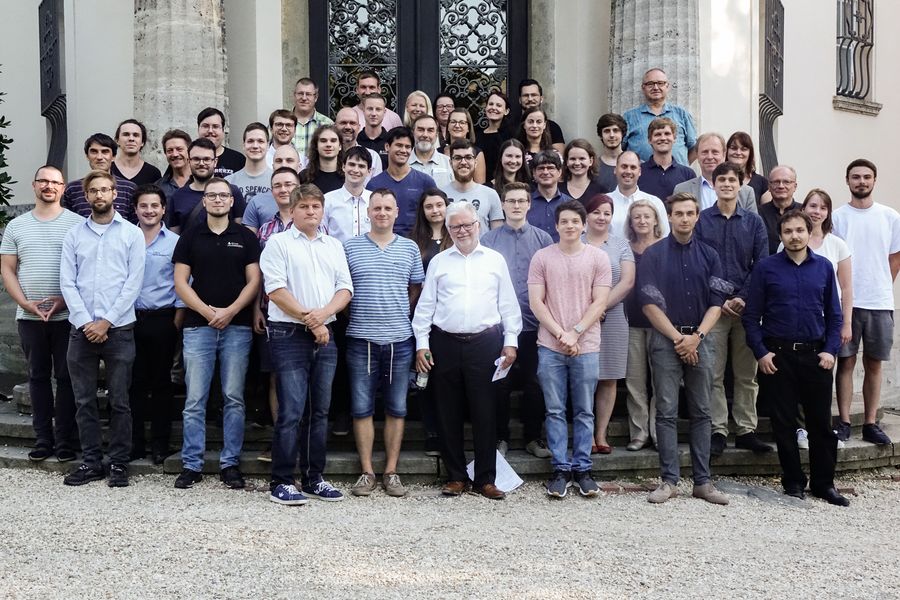 Foto: Gruppenbild. Teilnehmer des Auswärtsseminars.