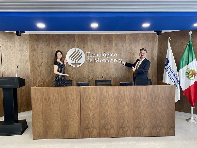 Foto: Prof. Bernd Zirkler und seine Fachassistentin Melanie Weber auf seiner Delegationsreise an die Tec de Monterrey in Mexiko