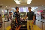 Denise Benzing und Professor Dr. Thomas Pöpper vor dem Memphis-SMART