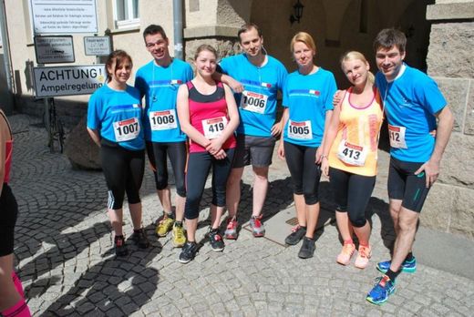 Foto: Gruppenbild. 7 Teilnehmer Marathonlauf.