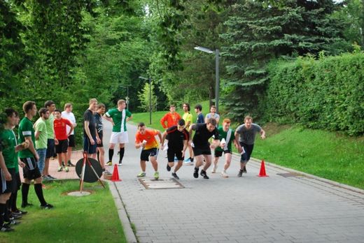 Foto: Ein Laufgruppe startet von der Startlinie.