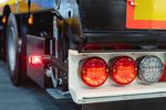 Foto: Rücklicht eines LKW.