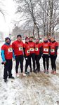 Gruppenbild von Läuferinnen und Läufern, Schnee liegt