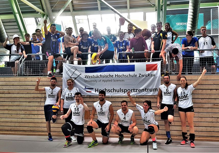 Foto: Guppenbild einer Handballsportgruppe.