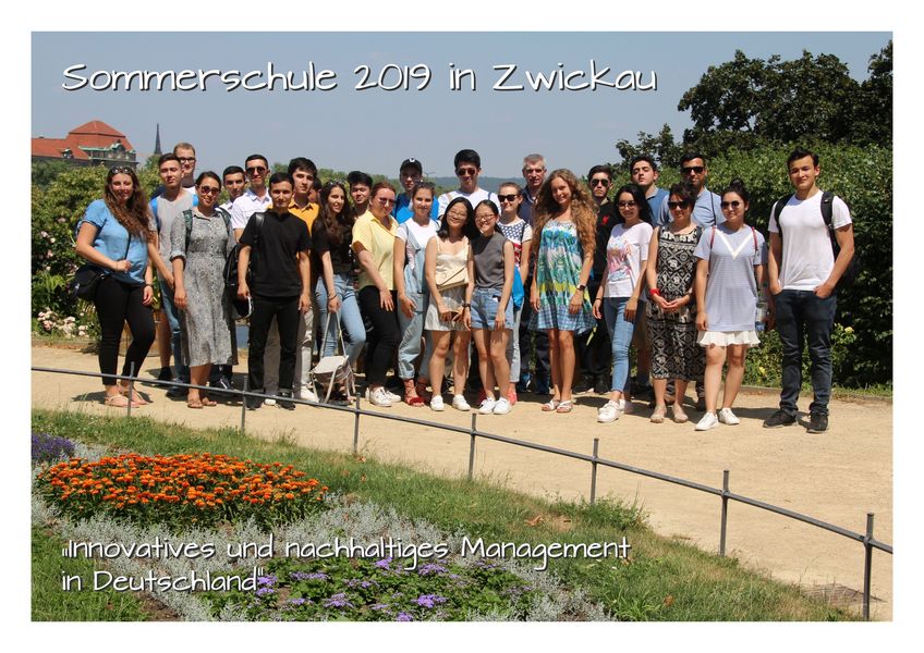Foto: Gruppenfoto von Teilnehmern der Sommerschule 2019.