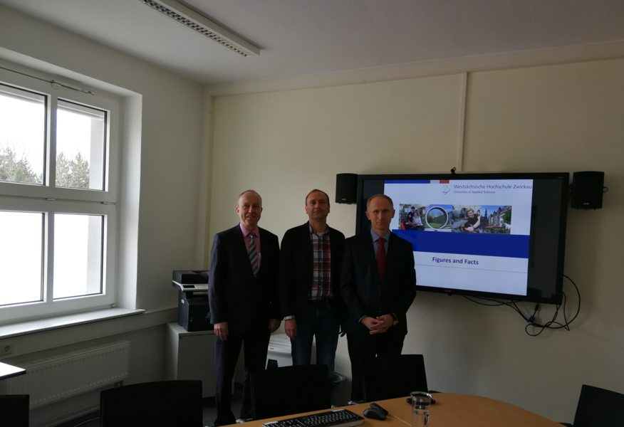Foto: Gruppenbild. Der Rektor der International Black Sea University Hr. Prof. Ciloglu mit Hr. Prof. Richter und Hr. Prof. Brauweiler der Fakultät Wirtschaftswissenschaften.