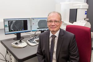 Fot: Prof. Peter Hartmann, Leiter des Fraunhofer AZOM in Zwickau
