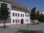 Foto: Gebäudeansicht. Eingangsbereich des Ackerbürgersaales am Kornmarkt.