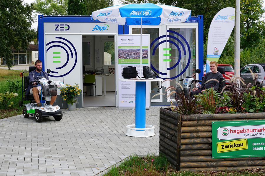 Foto: Forschungsprojekt ZED, altersgerechte Mobilstation im Stadtteil Marienthal von Zwickau zur Ausleihe verschiedener E-Mobile