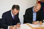 Prof. Ehsan Mesbahi, Vice Principal und Pro Vice-Chancellor (Research & Enterprise) der UWS und WHZ-Rektor Prof. Karl Schwister