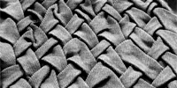 Foto: Textilmuster mit dem Thema: Der schwarze Faden - Maschenbildende Muster für Bekleidung