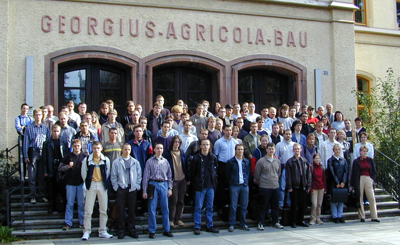Gruppenfoto: Studenten des Jahrgangs 2001
