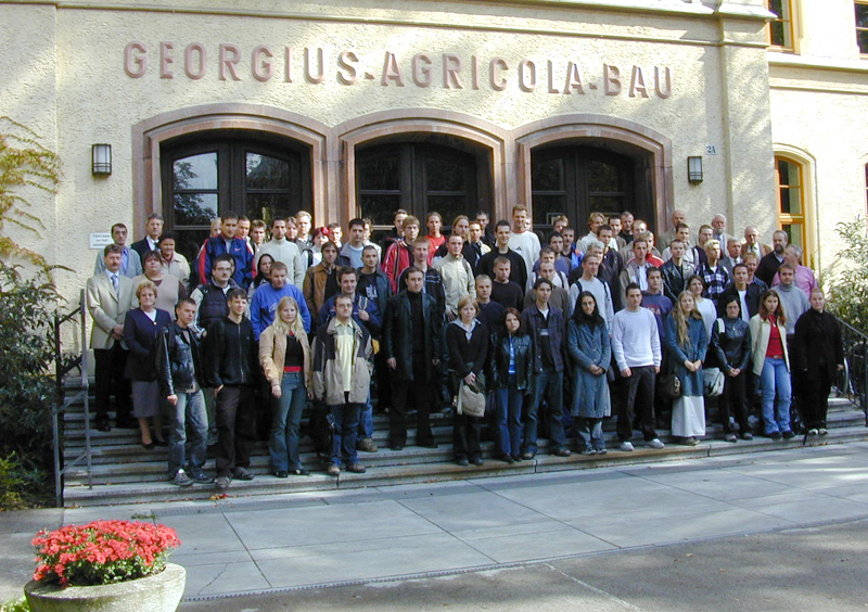 Gruppenfoto: Studenten des Jahrgangs 2003