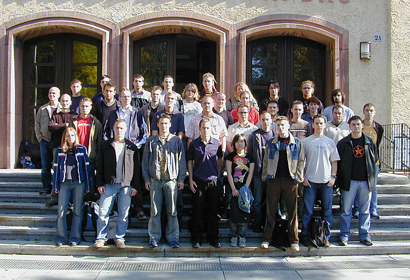 Gruppenfoto: Gruppe 1 / Studenten des Jahrgangs 2004
