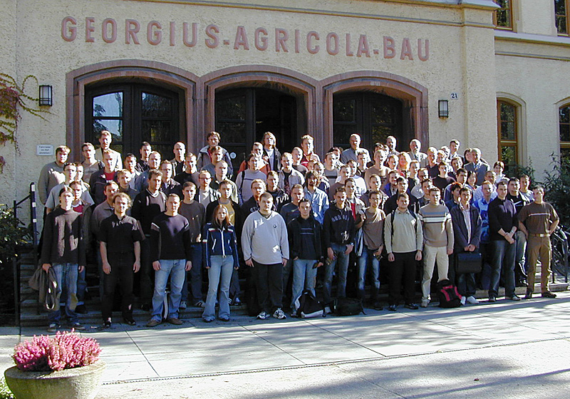 Gruppenfoto: Studenten des Jahrgangs 2004