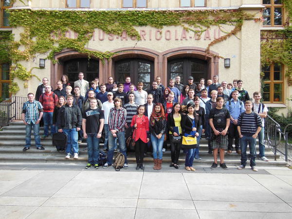 Gruppenfoto: Studenten der Seminargruppen 122079, 122247 und 122123
