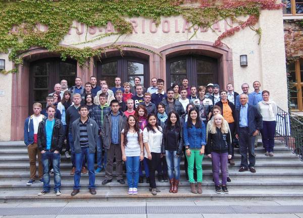 Gruppenfoto: Studenten der Seminargruppen 132079, 132247 und 132123
