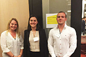 Foto: Gruppenbild mit 3 Personen. Ernst & Young-TaxChallenge 2016