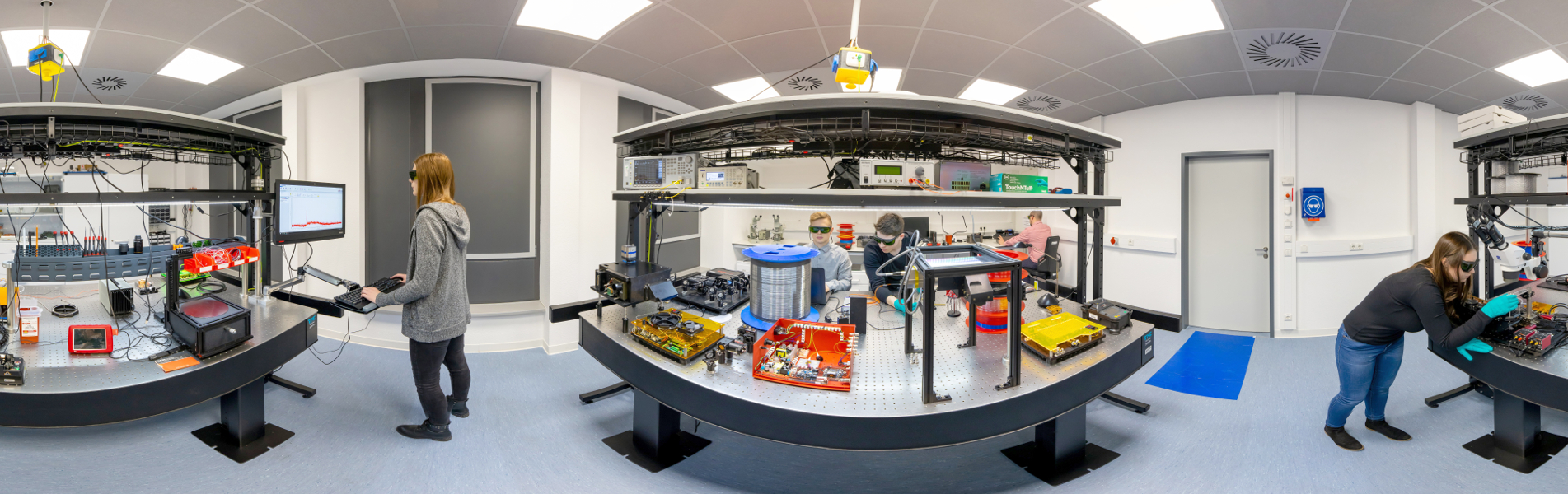 Foto: Blick in das Labor des Fraunhofer Anwendungstechnik für optische Messtechnik.