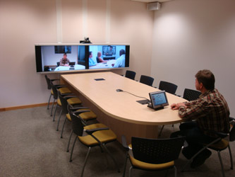 Bild welches den Videokonferenzraum zeigt.