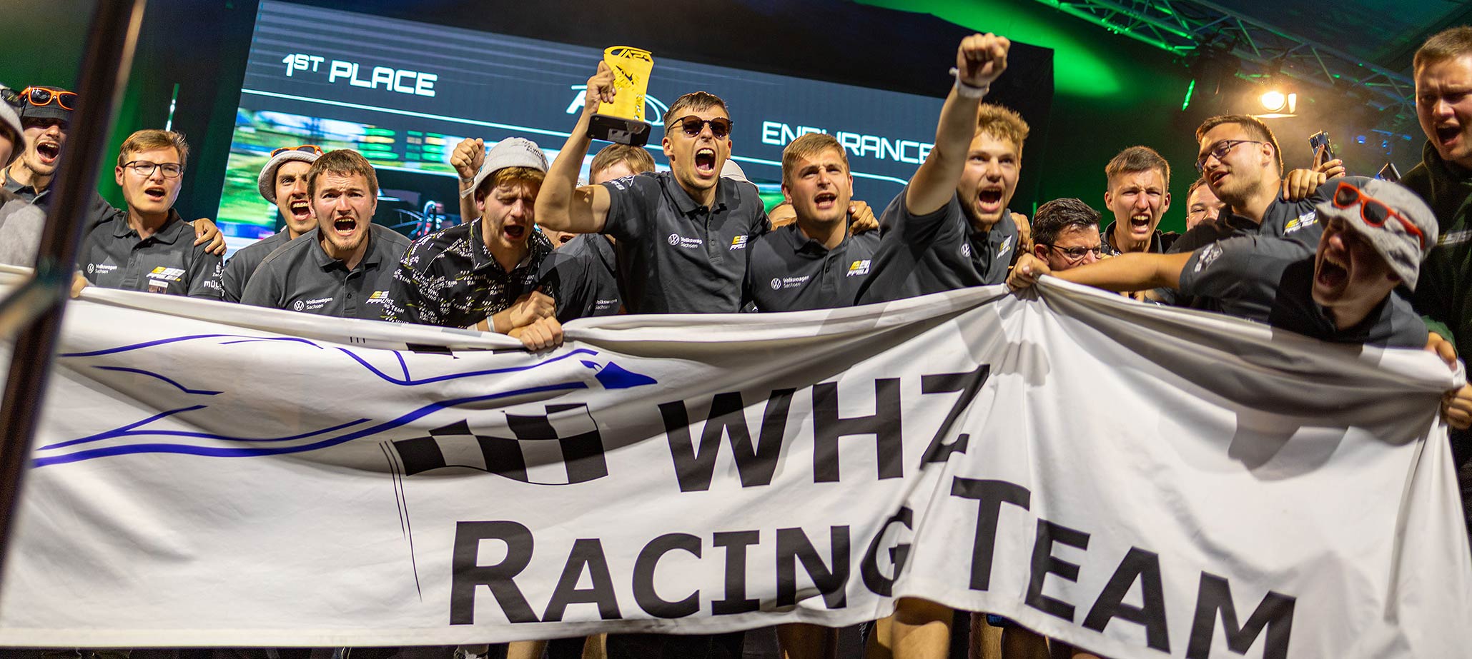 Das WHZ Racing Team feiert den Sieg (Foto: FSE Media Team) 