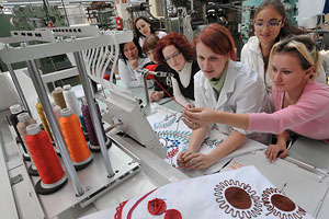 Im Institut für Textil- und Ledertechnik Reichenbach.
