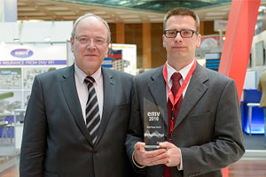 Matthias Trebeck und der wissenschaftliche Kongressleiter Prof. Dr.-Ing. H. Garbe von der Leibniz-Universität Hannover