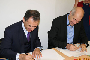 Prof. Ehsan Mesbahi, Vice Principal und Pro Vice-Chancellor (Research & Enterprise) der UWS und WHZ-Rektor Prof. Karl Schwister