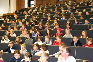 Knapp 700 Jungen und Mädchen verfolgten die vier Vorlesungen.