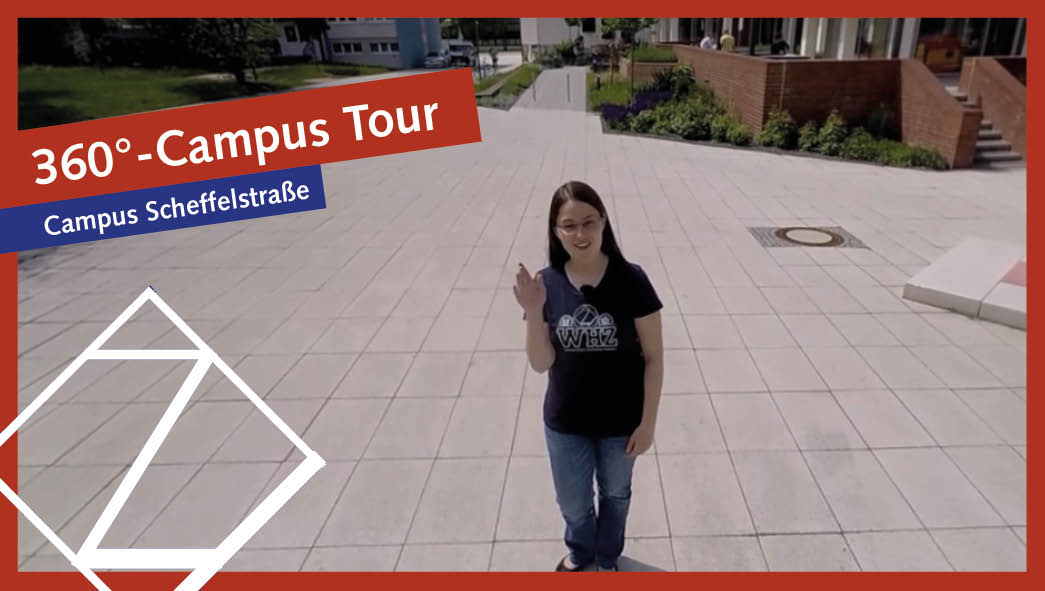 Startbild für Video 360-Rundgang Campus Scheffelstraße - Studentin ghebt Hand und grüßt