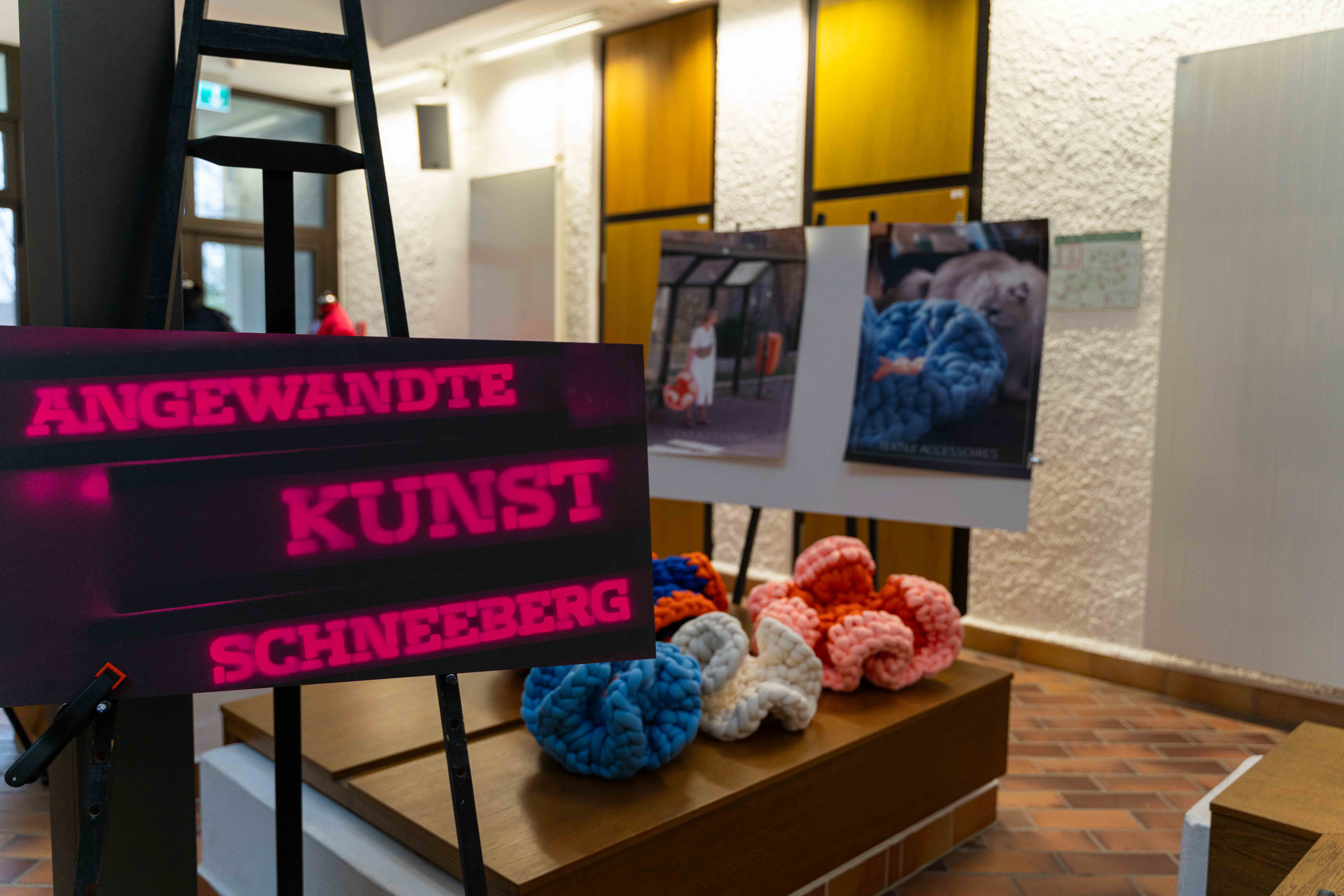 Infostand der Fakultät Angewandte Kunst Schneeberg
